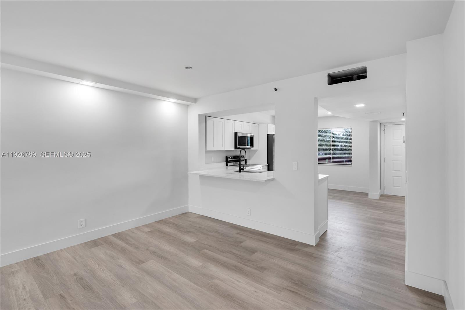 HUNTINGTON LAKES SEC ONE - Residential Lease