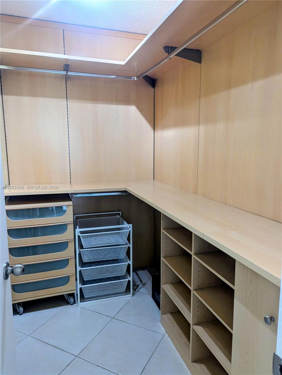 3610 Yacht Club Dr 1515