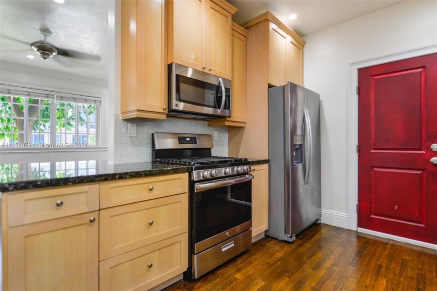 Beautiful boutique Mediterranean building, with modern conveniences. Two large sized two-bedroom corner unit features high ceilings, hardwood floors, and open floorplan. Amazing kitchen with gas range, eat-in area, and counter seating. Each spacious bedroom offers renovated bathrooms and walk-in closets. Sunlight and garden views enter through impact windows. Assigned parking spot, additional storage, and laundry in unit. Tranquil, quiet four-unit building with lounge area on the secluded terrace out back. Look no further, move right in, and have it all!
Excellent location. Walking distance to the Beach, restaurants, shops etc..