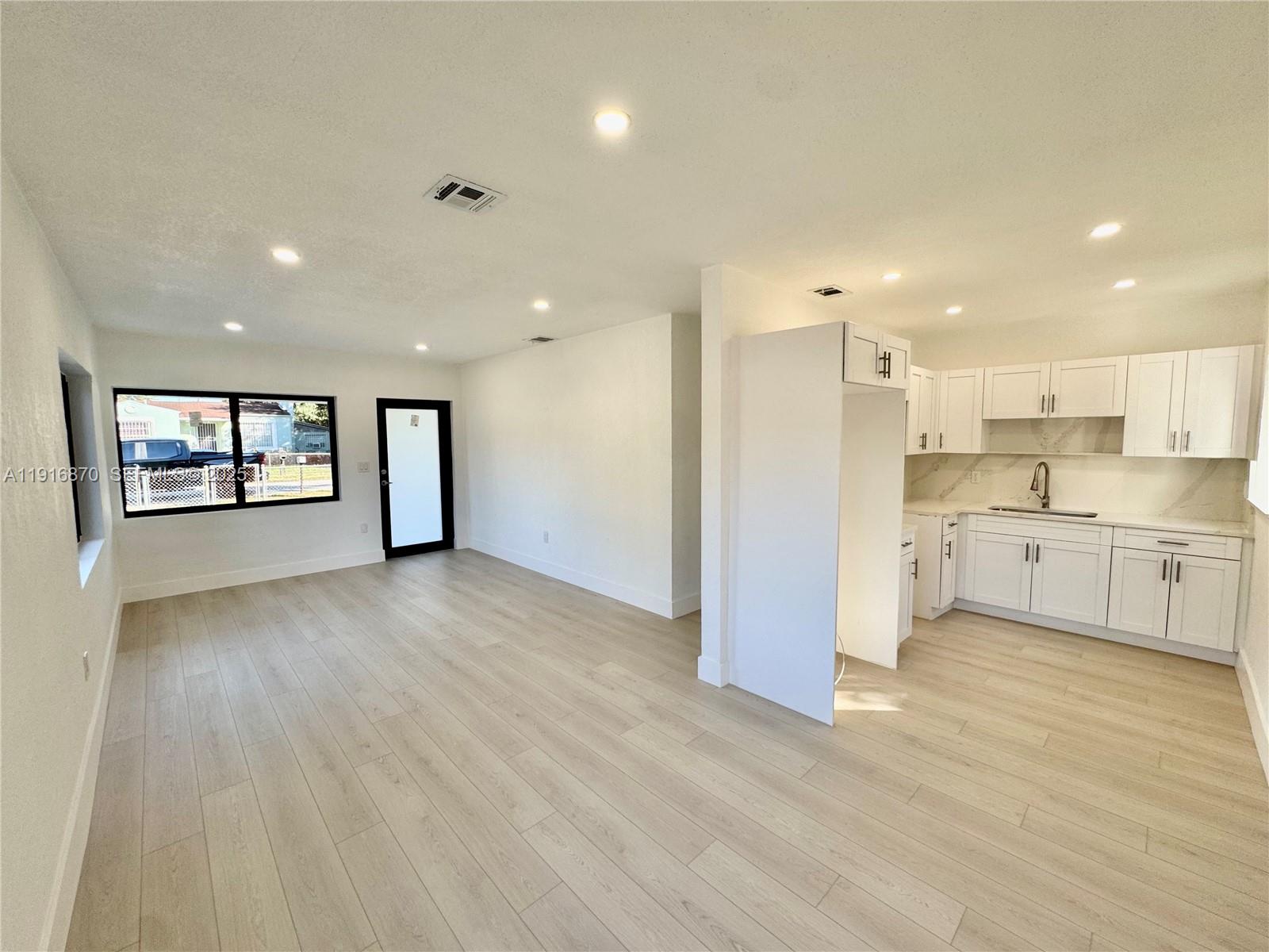 VENETIAN GARDEN REV - Residential