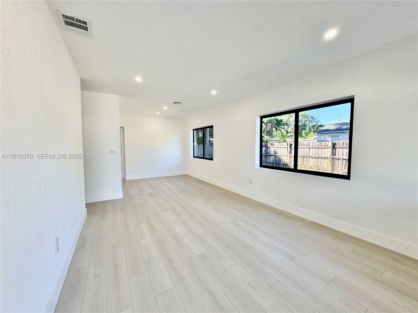 VENETIAN GARDEN REV - Residential