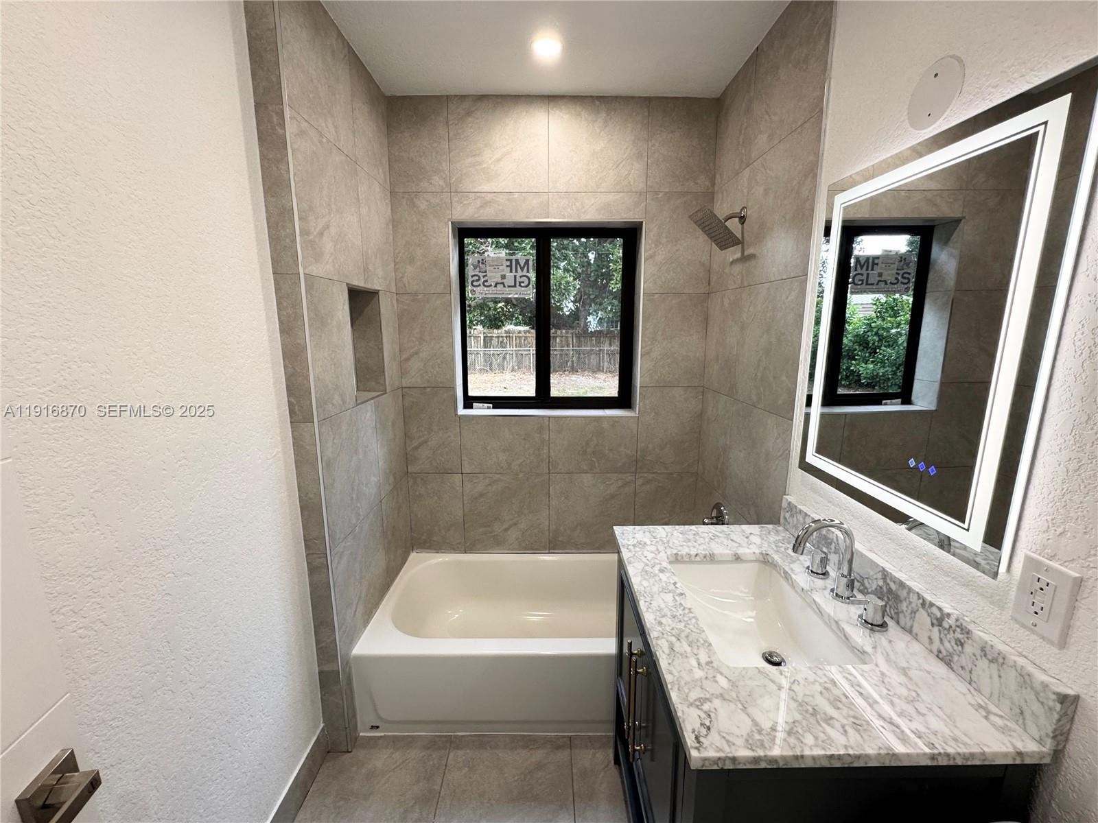 VENETIAN GARDEN REV - Residential