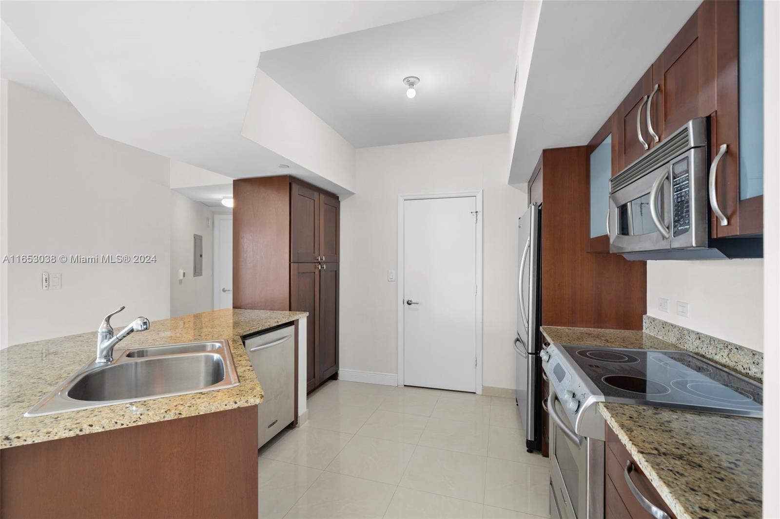 TURNBERRY VILLAGE SO TOWE - Residential