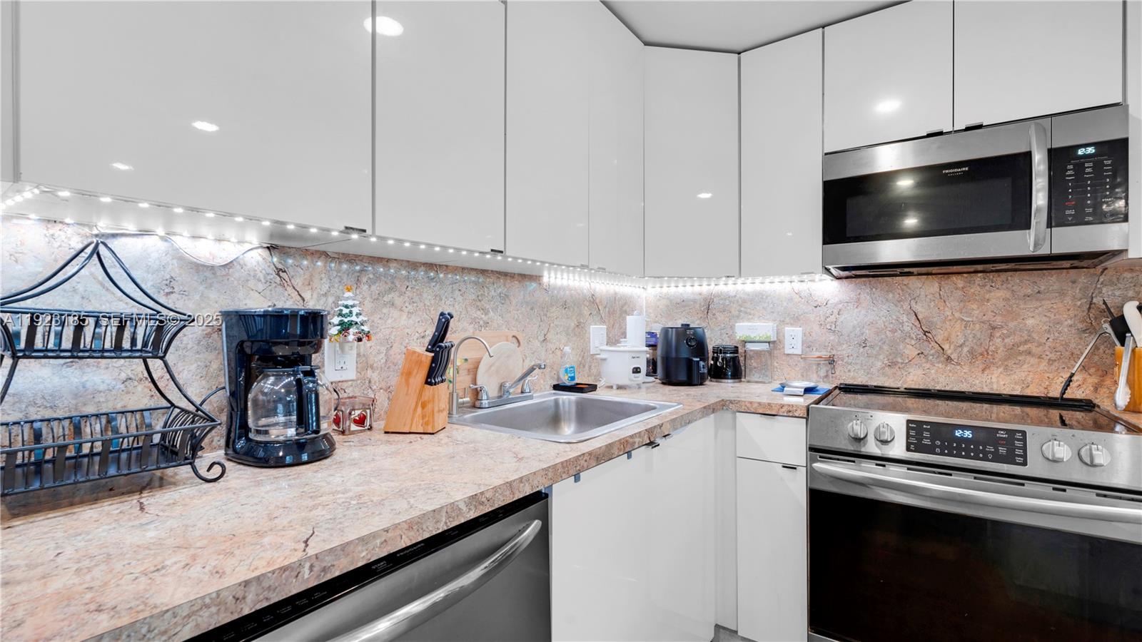 NEW HAMPTON AT CENTURY VI - Residential