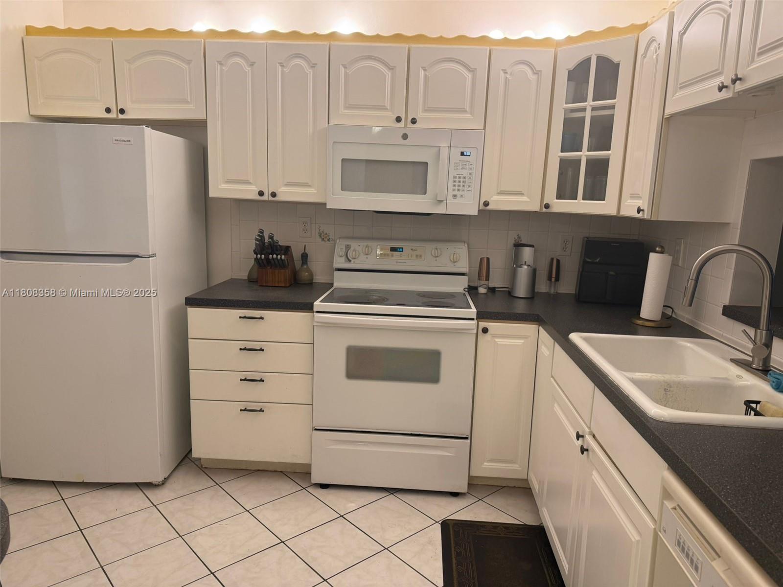 COURTYARDS OF BROWARD CON - Residential