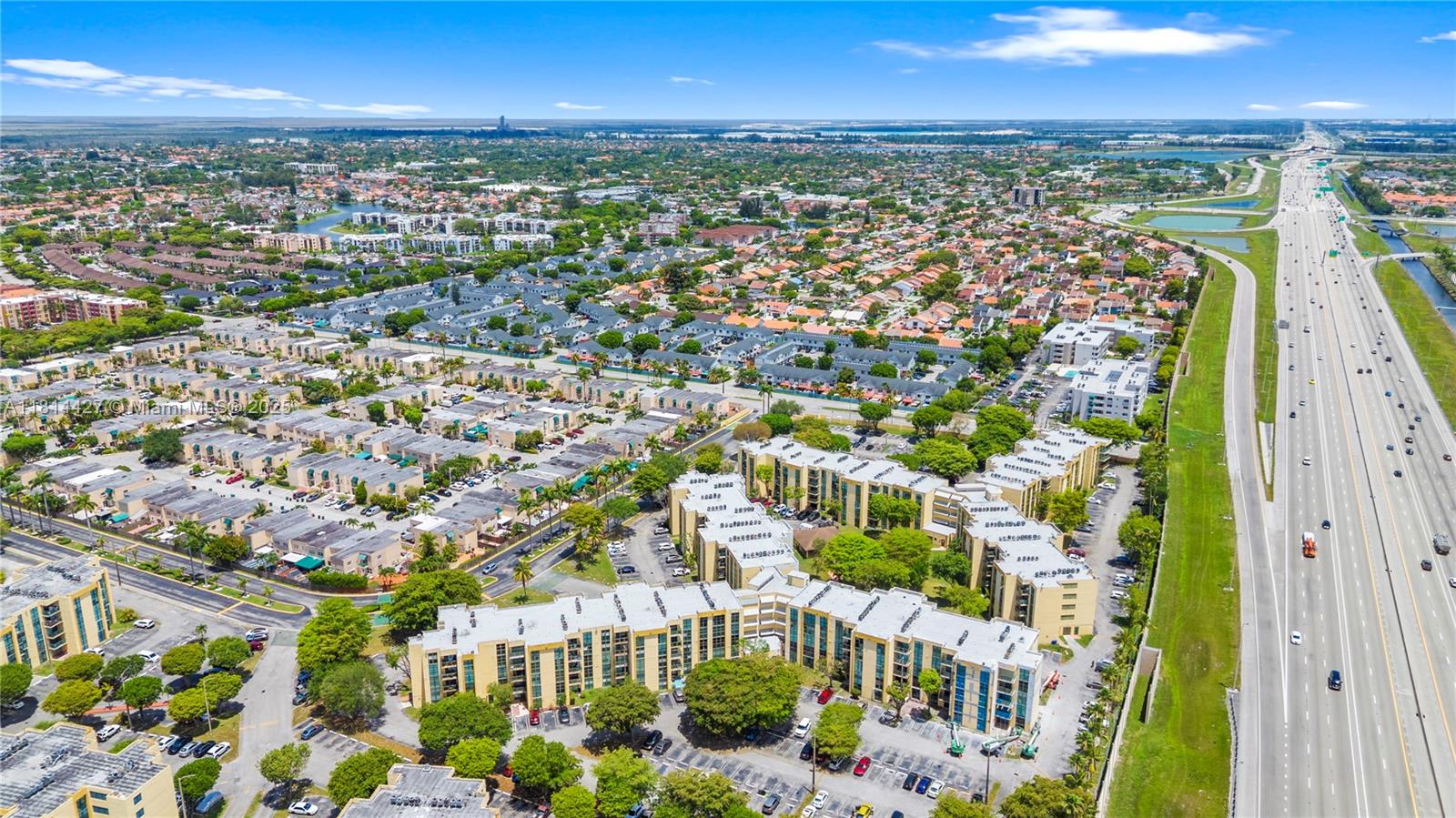 INTERNATIONAL PARK I COND - Residential