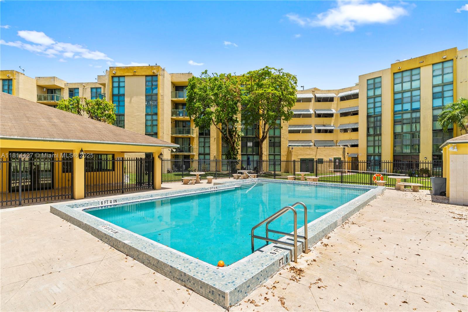 INTERNATIONAL PARK I COND - Residential