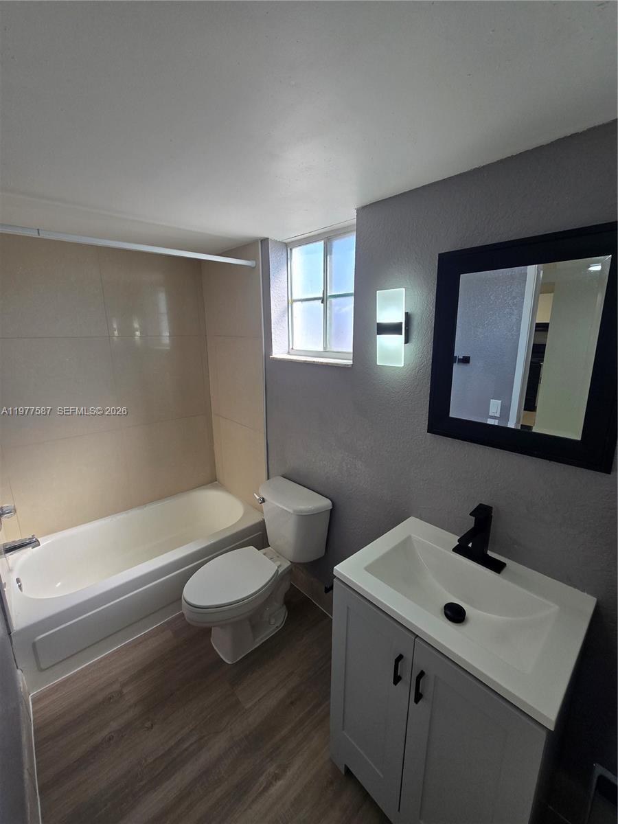 VILLA REAL CONDO NO 7 - Residential