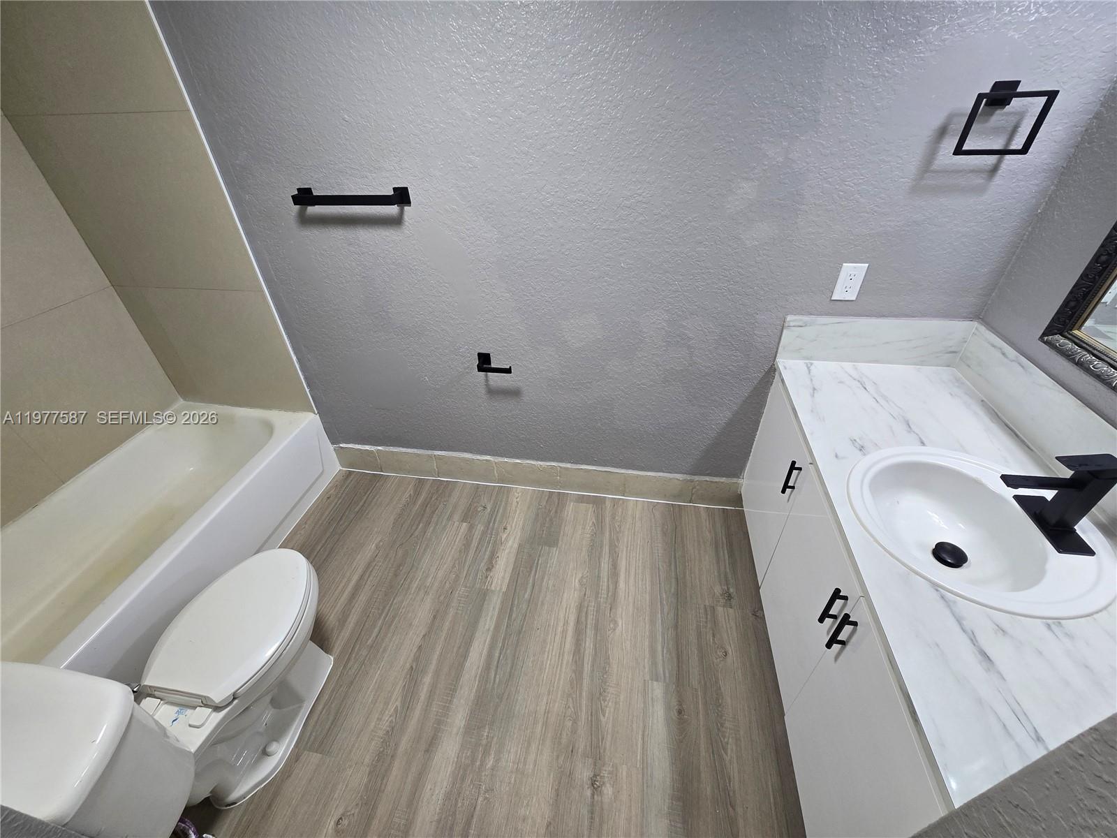 VILLA REAL CONDO NO 7 - Residential