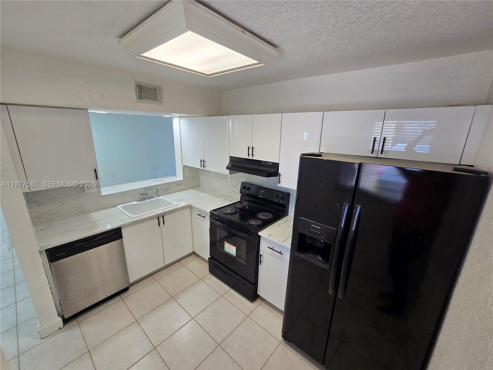 VILLA REAL CONDO NO 7 - Residential