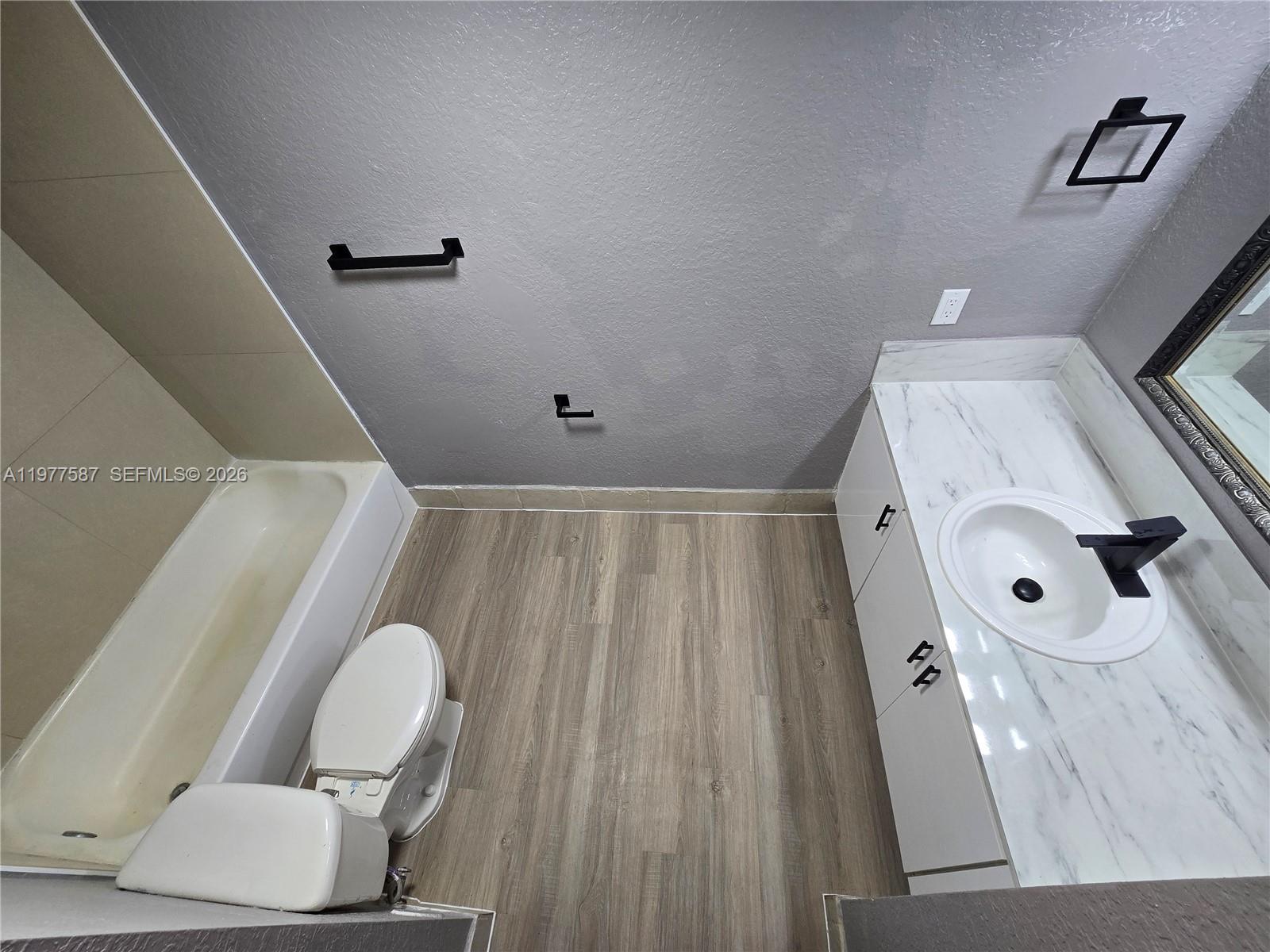 VILLA REAL CONDO NO 7 - Residential