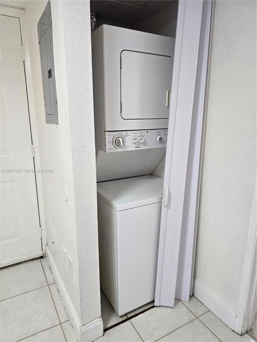 VILLA REAL CONDO NO 7 - Residential