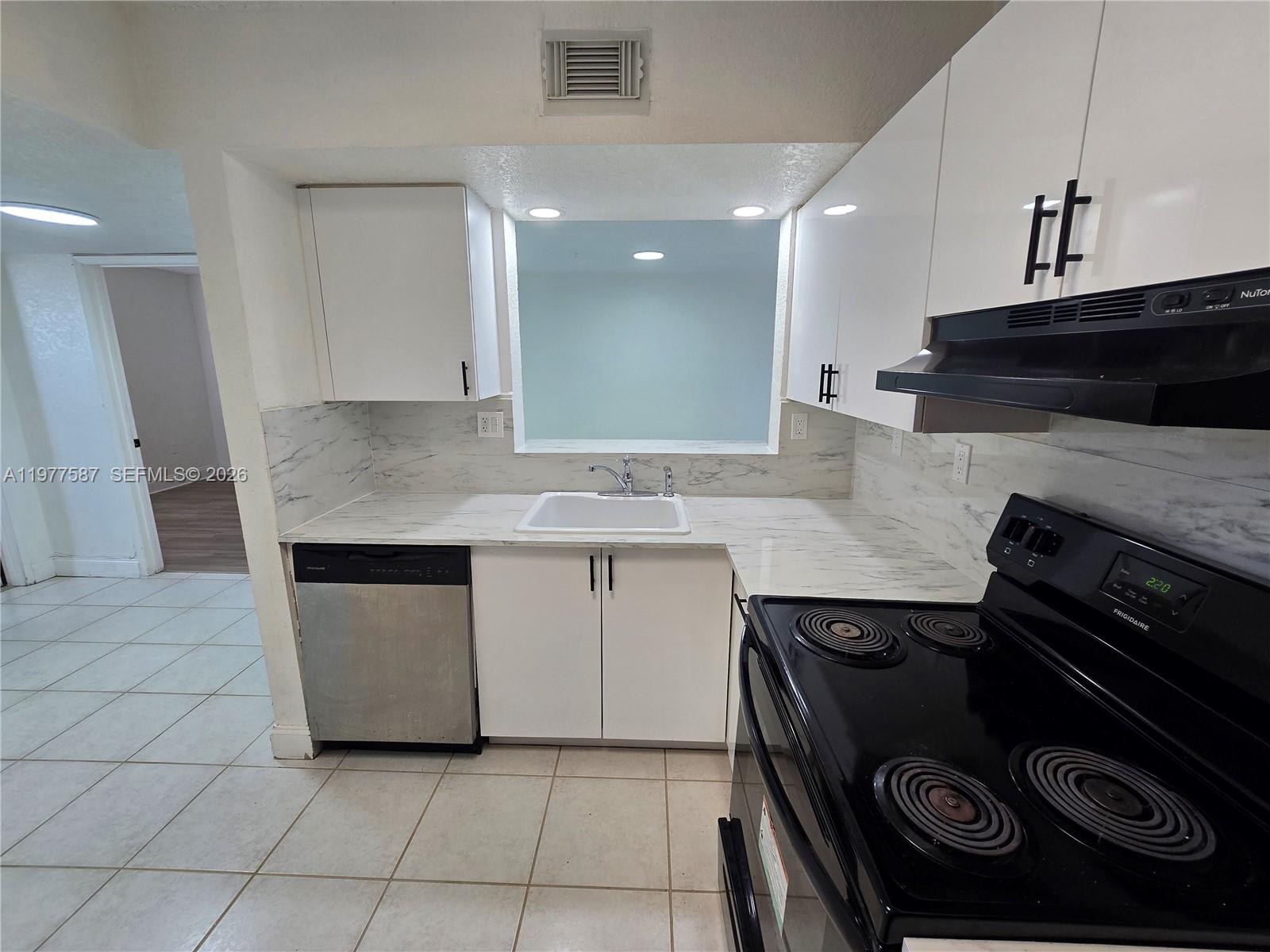 VILLA REAL CONDO NO 7 - Residential