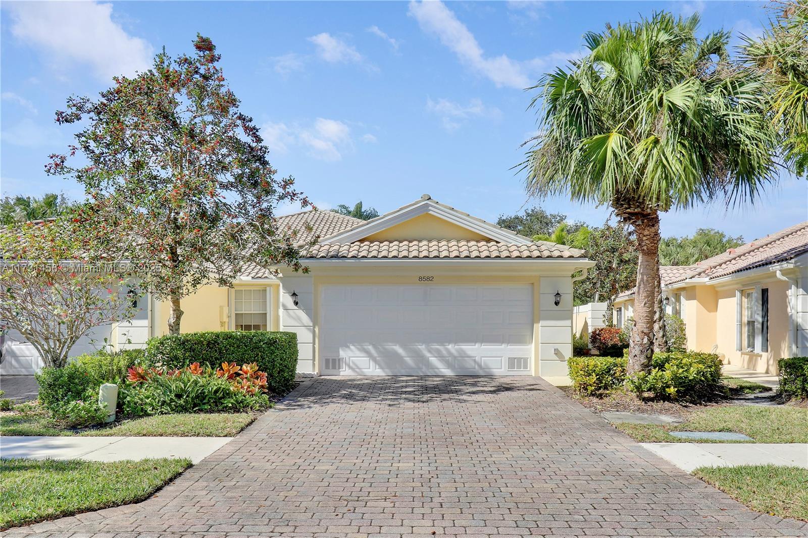 8582 Se Retreat Dr, Hobe Sound, Martin County, Florida - 2 Bedrooms  
2 Bathrooms - 