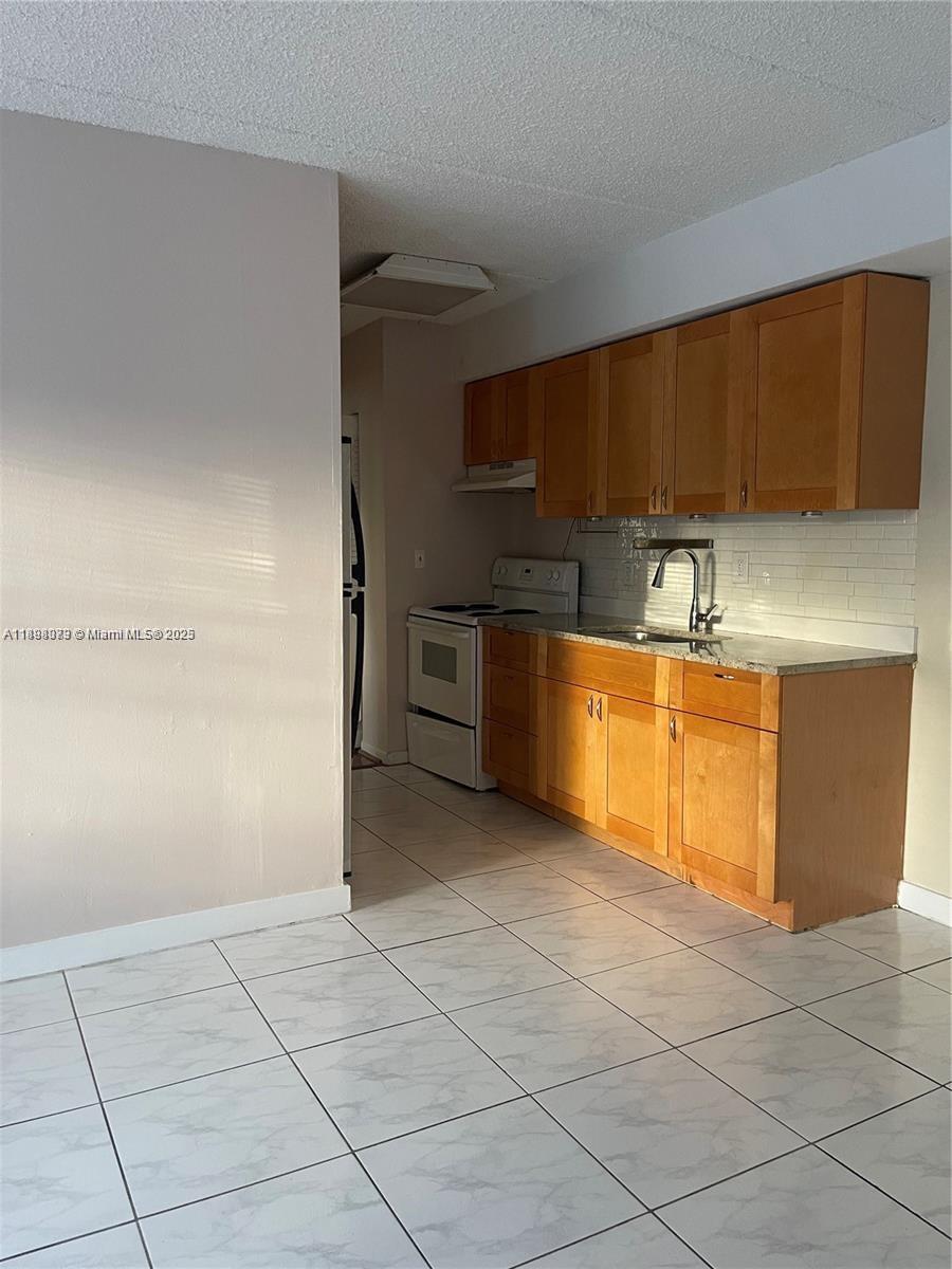 CANAL GROVES CONDO - Residential Lease