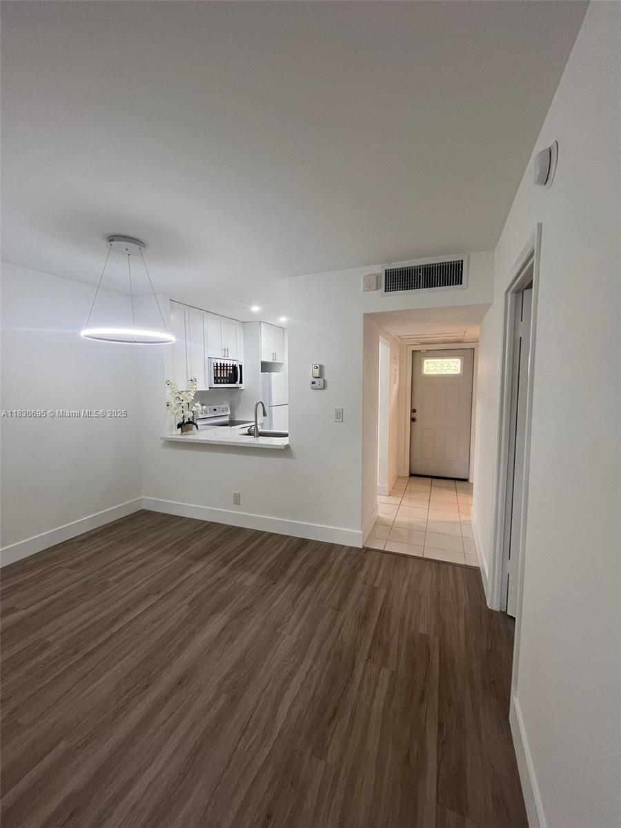 JASMINE GARDENS CONDO INC - Residential Lease