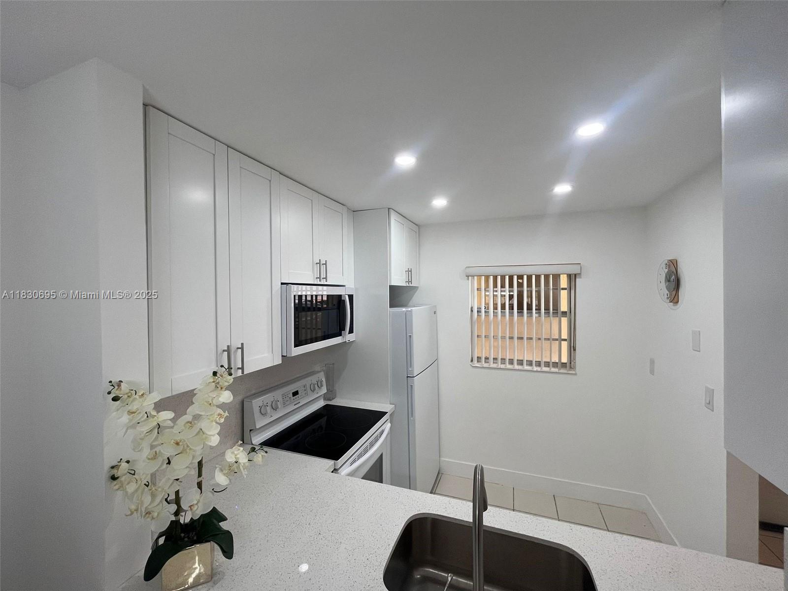 JASMINE GARDENS CONDO INC - Residential Lease