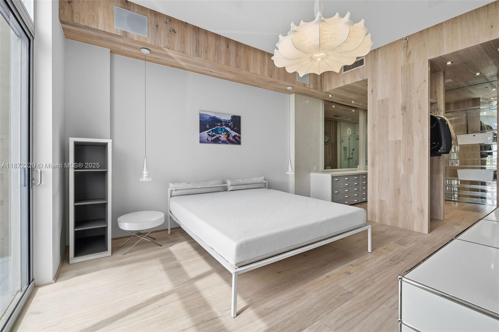 THE MERIDIAN CONDO - Residential