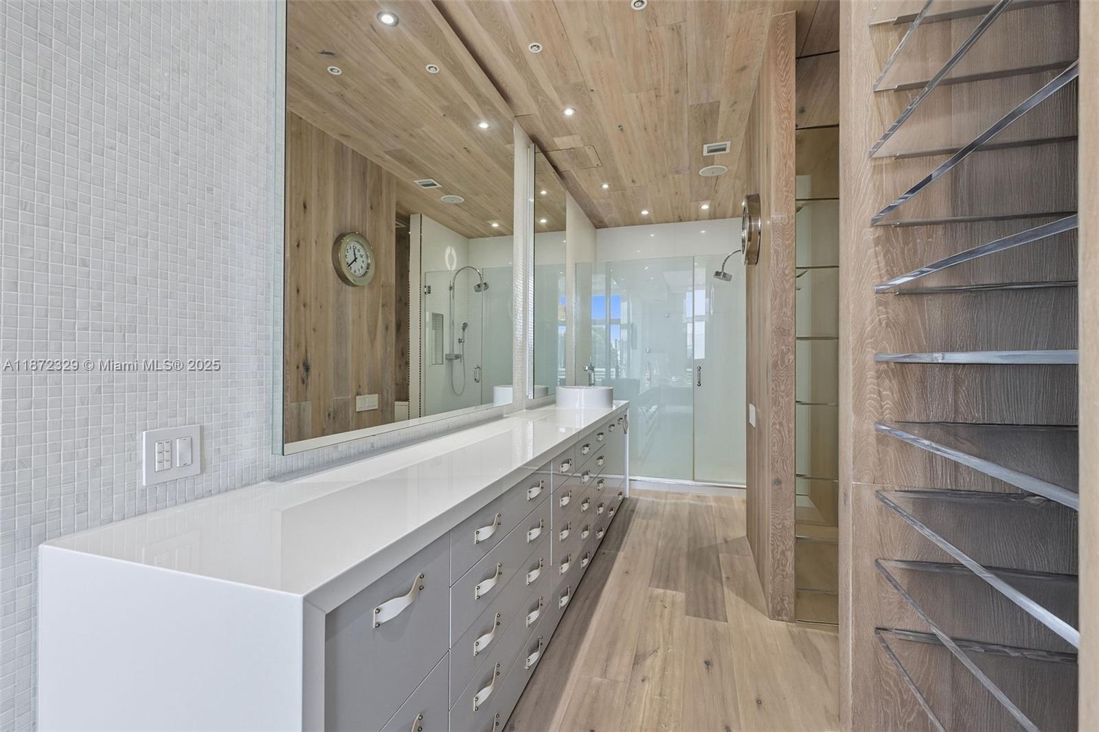 THE MERIDIAN CONDO - Residential