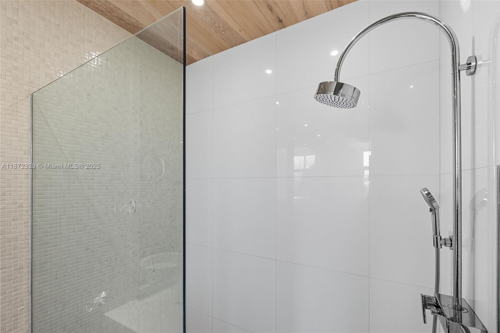 THE MERIDIAN CONDO - Residential