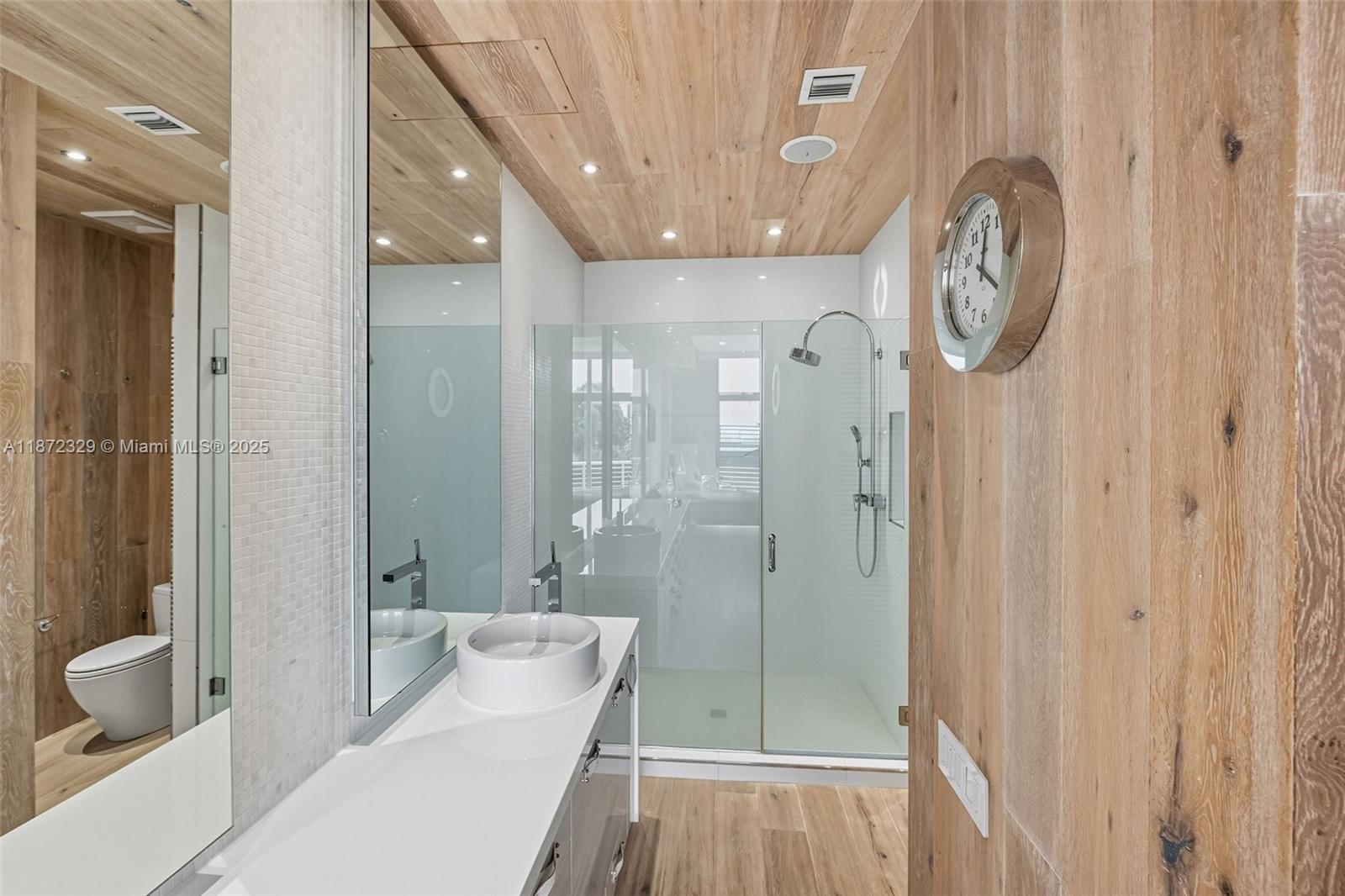 THE MERIDIAN CONDO - Residential