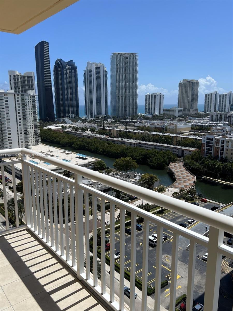 WINSTON TOWERS 200 - Residential