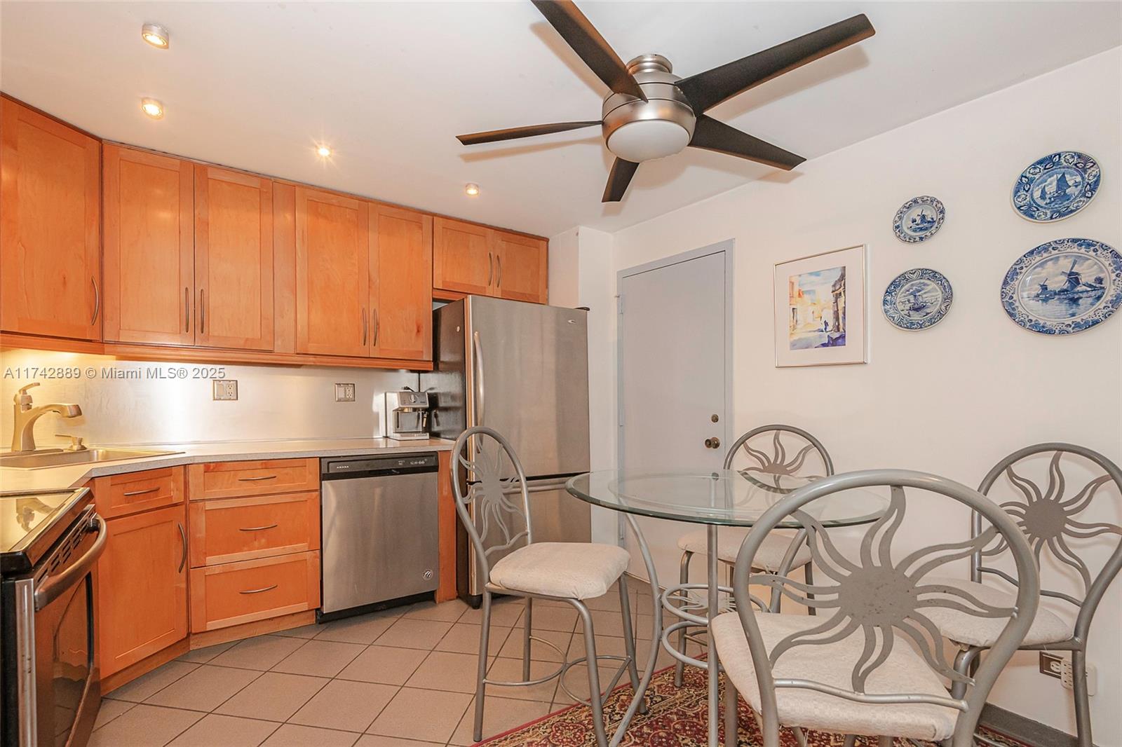 WINSTON TOWERS 200 - Residential