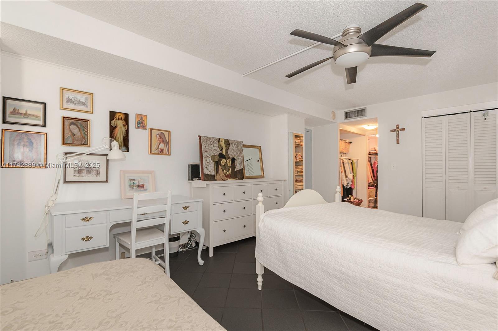 WINSTON TOWERS 200 - Residential