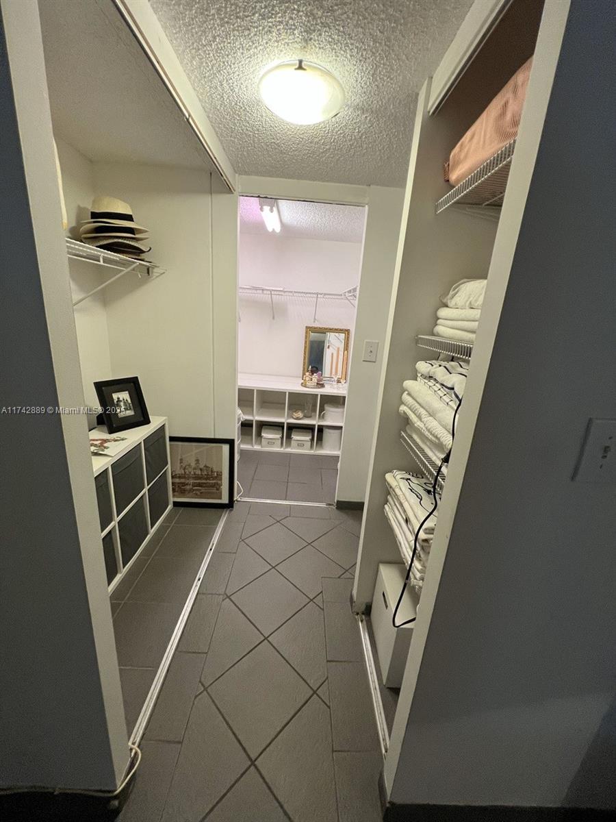 WINSTON TOWERS 200 - Residential