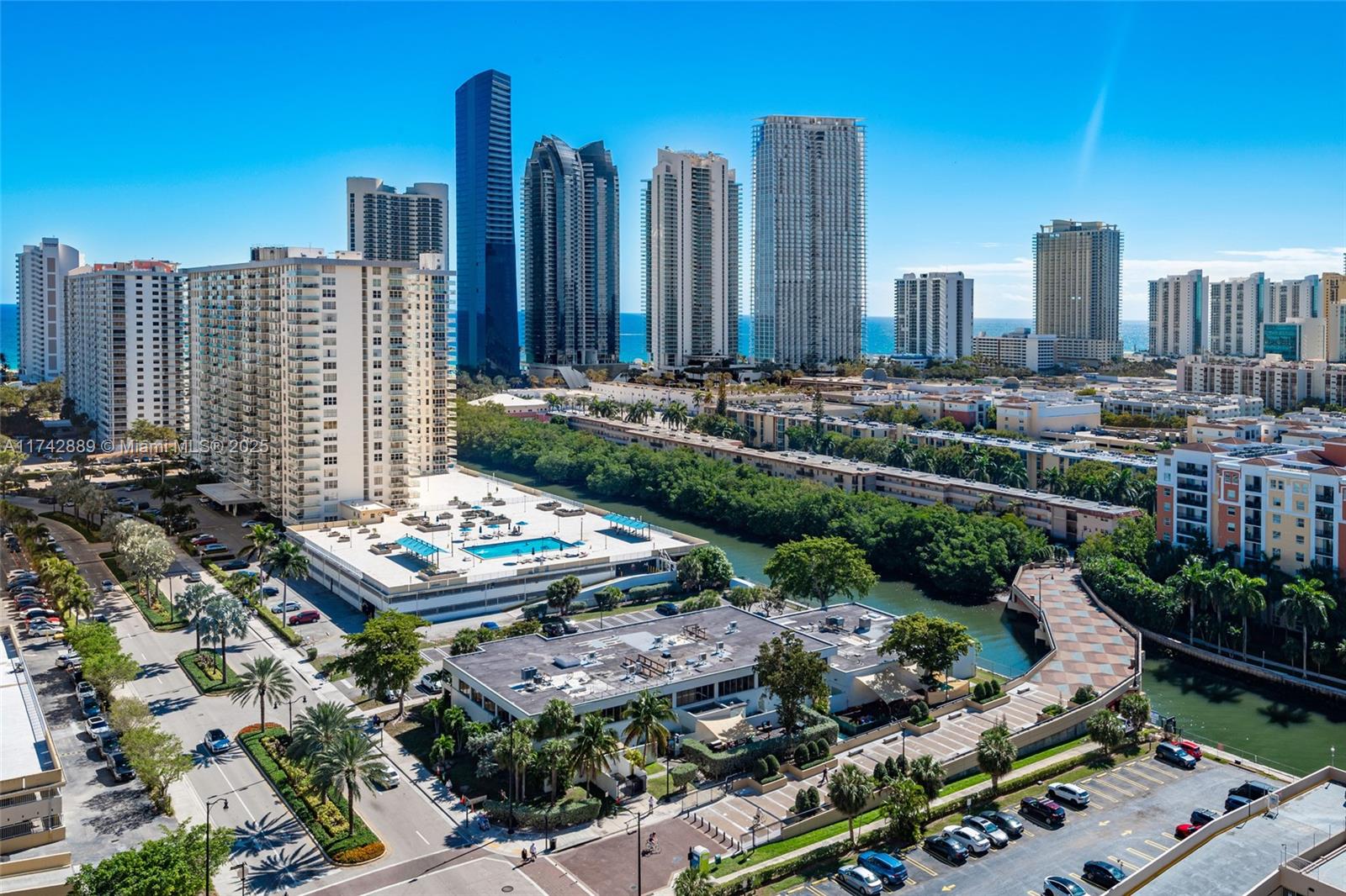 WINSTON TOWERS 200 - Residential