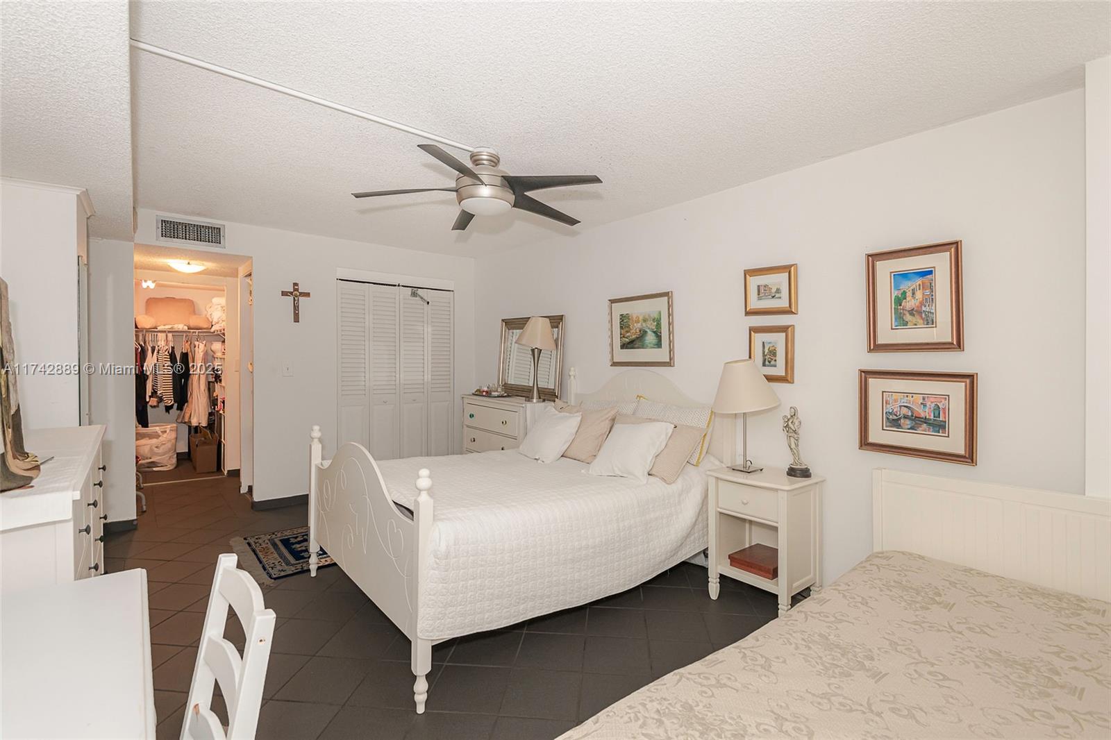 WINSTON TOWERS 200 - Residential