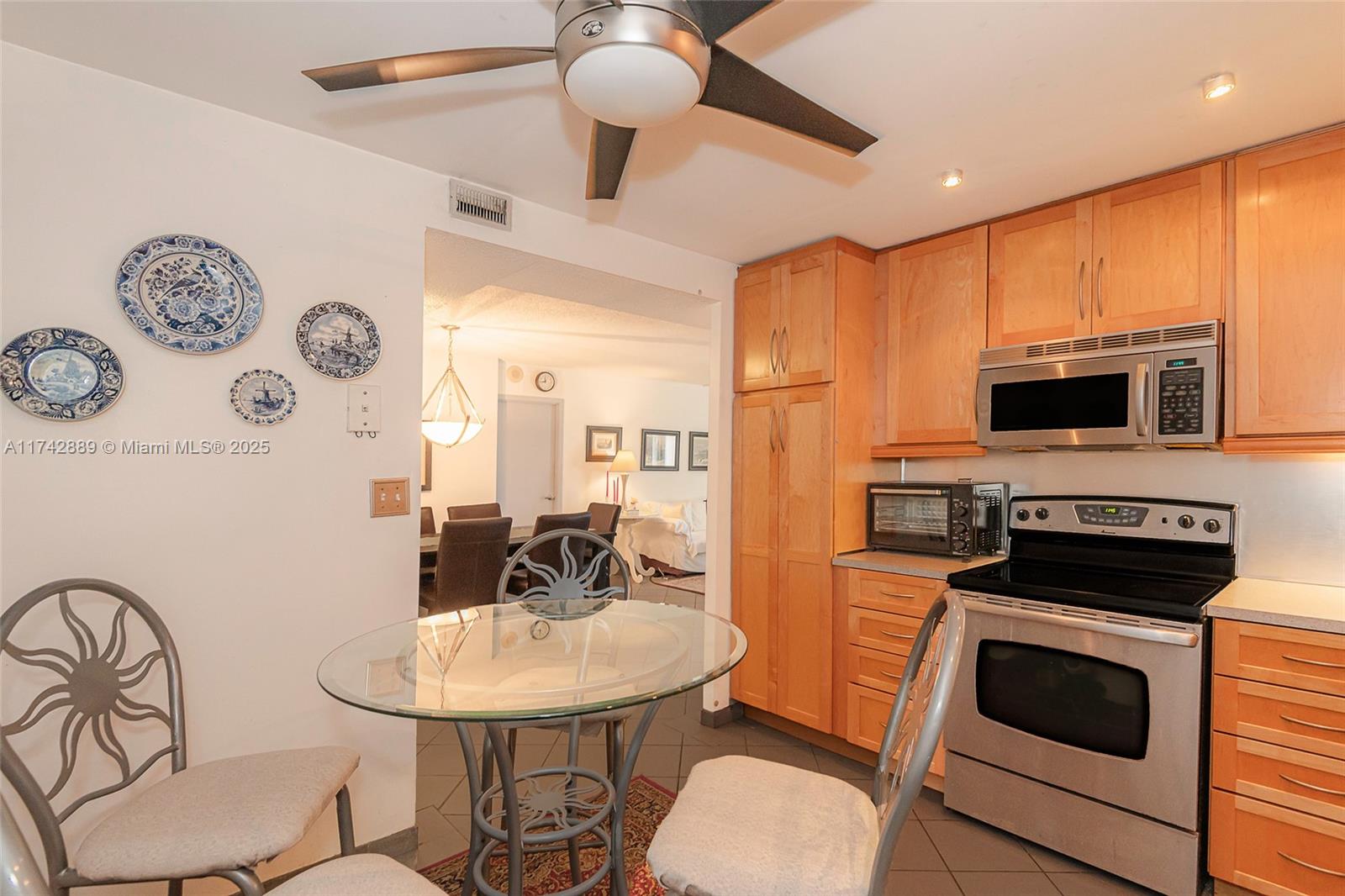 WINSTON TOWERS 200 - Residential