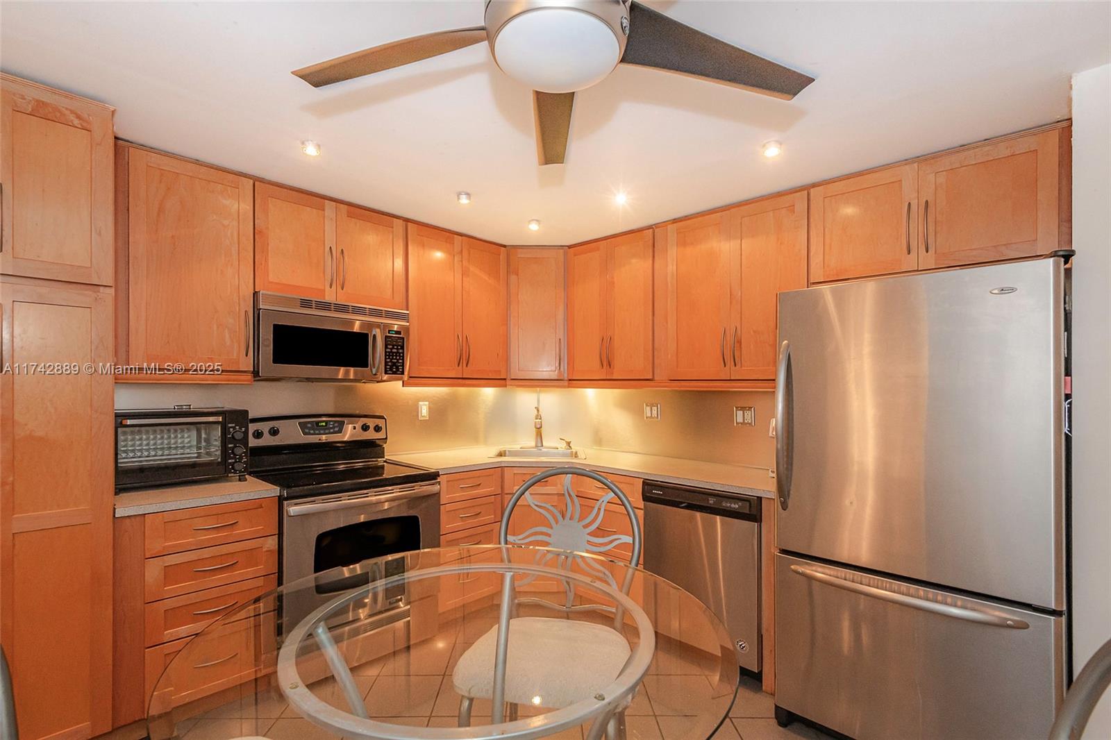 WINSTON TOWERS 200 - Residential