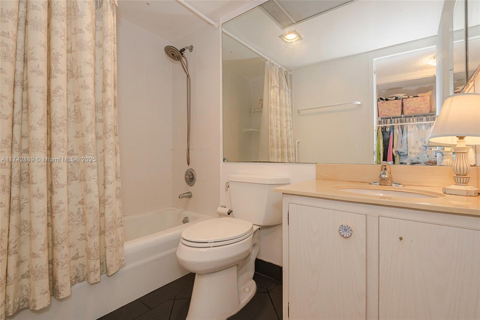 WINSTON TOWERS 200 - Residential