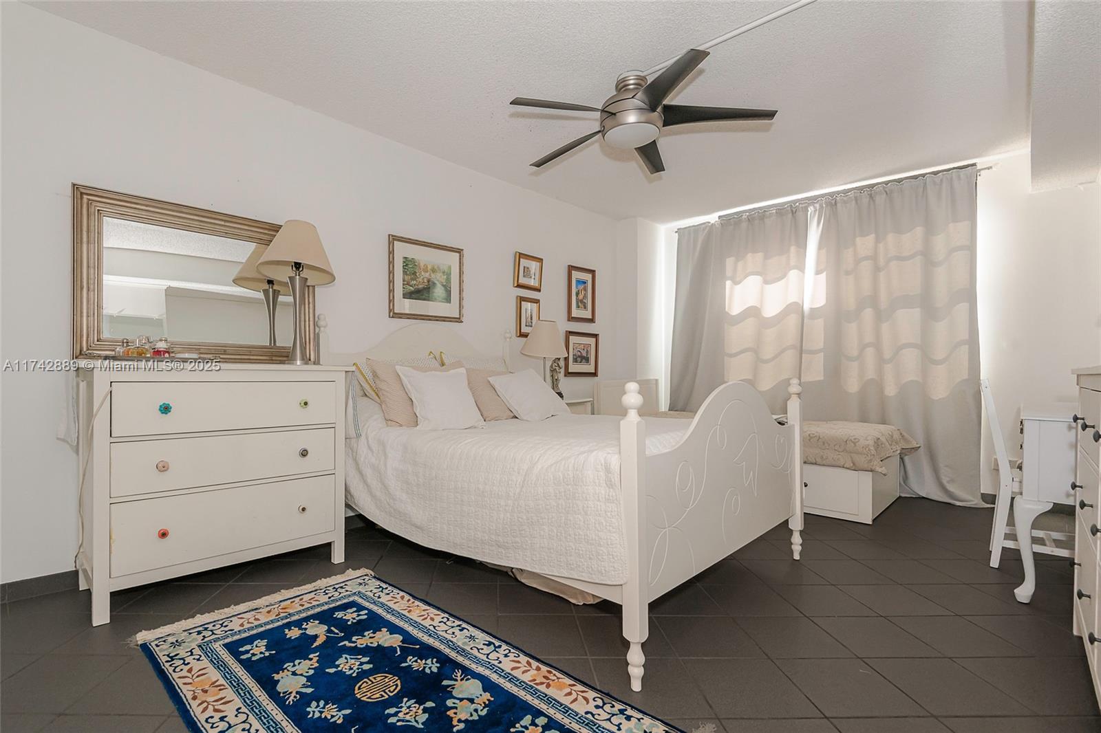 WINSTON TOWERS 200 - Residential