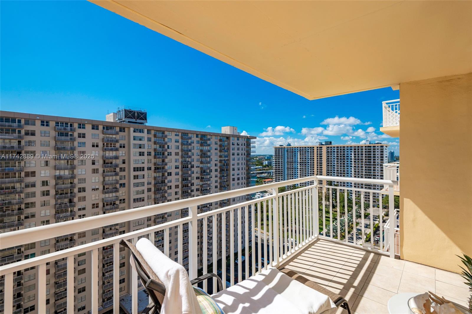 WINSTON TOWERS 200 - Residential