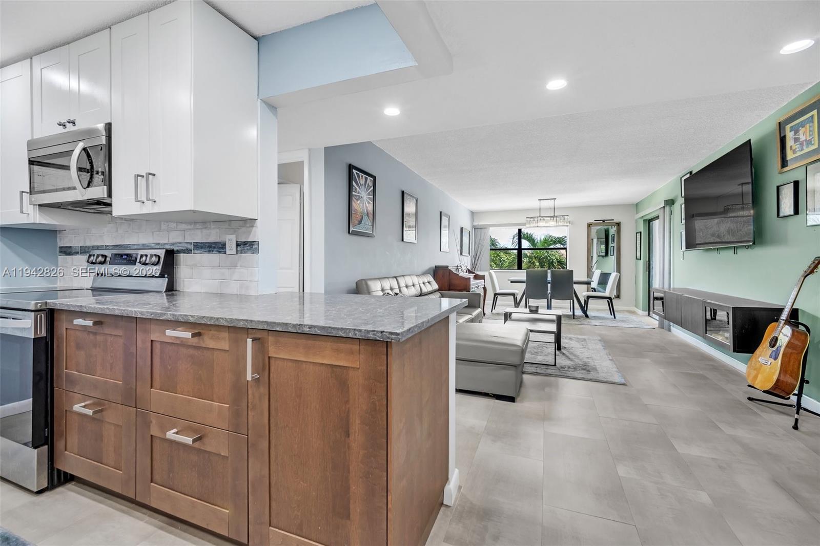 BUILDING EIGHT OF RACQUET - Residential