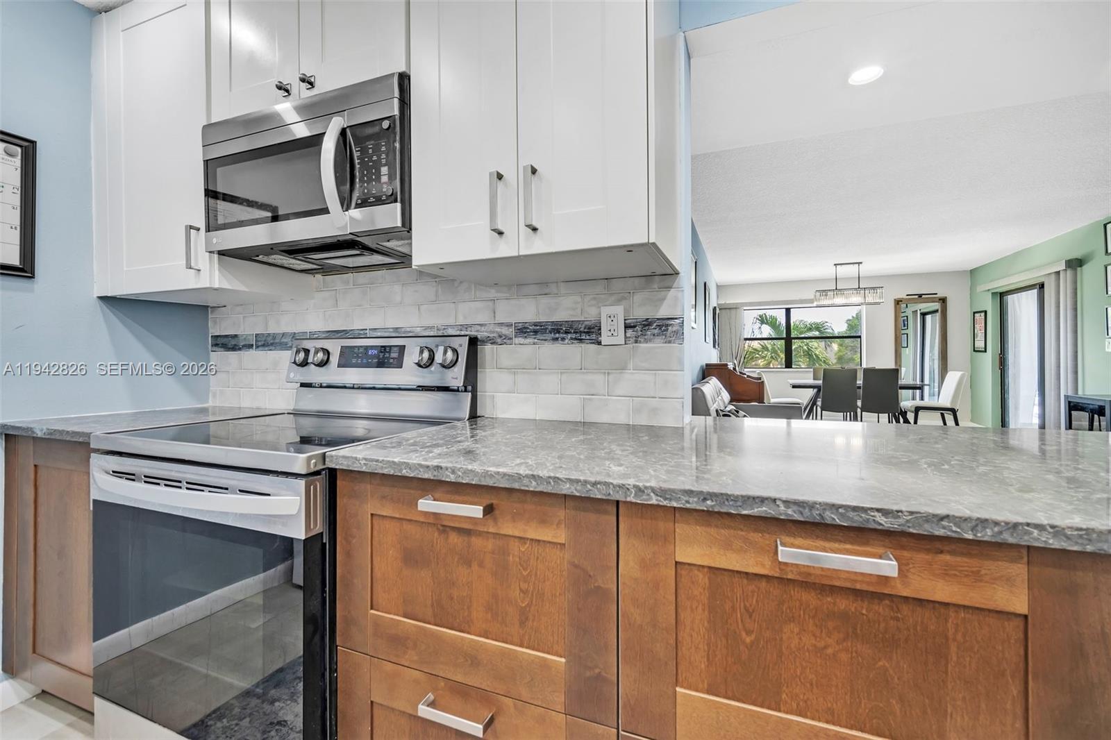 BUILDING EIGHT OF RACQUET - Residential