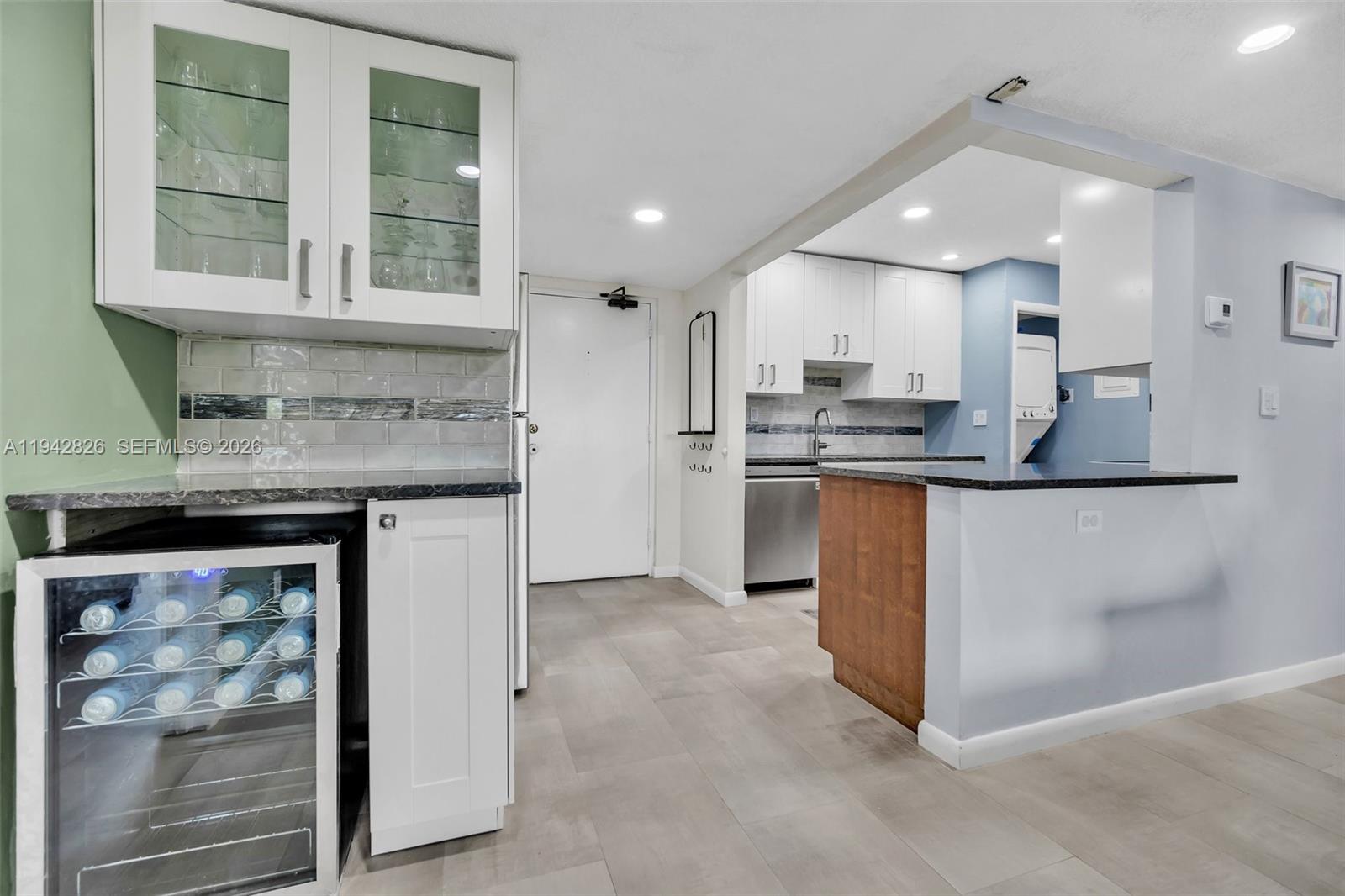 BUILDING EIGHT OF RACQUET - Residential