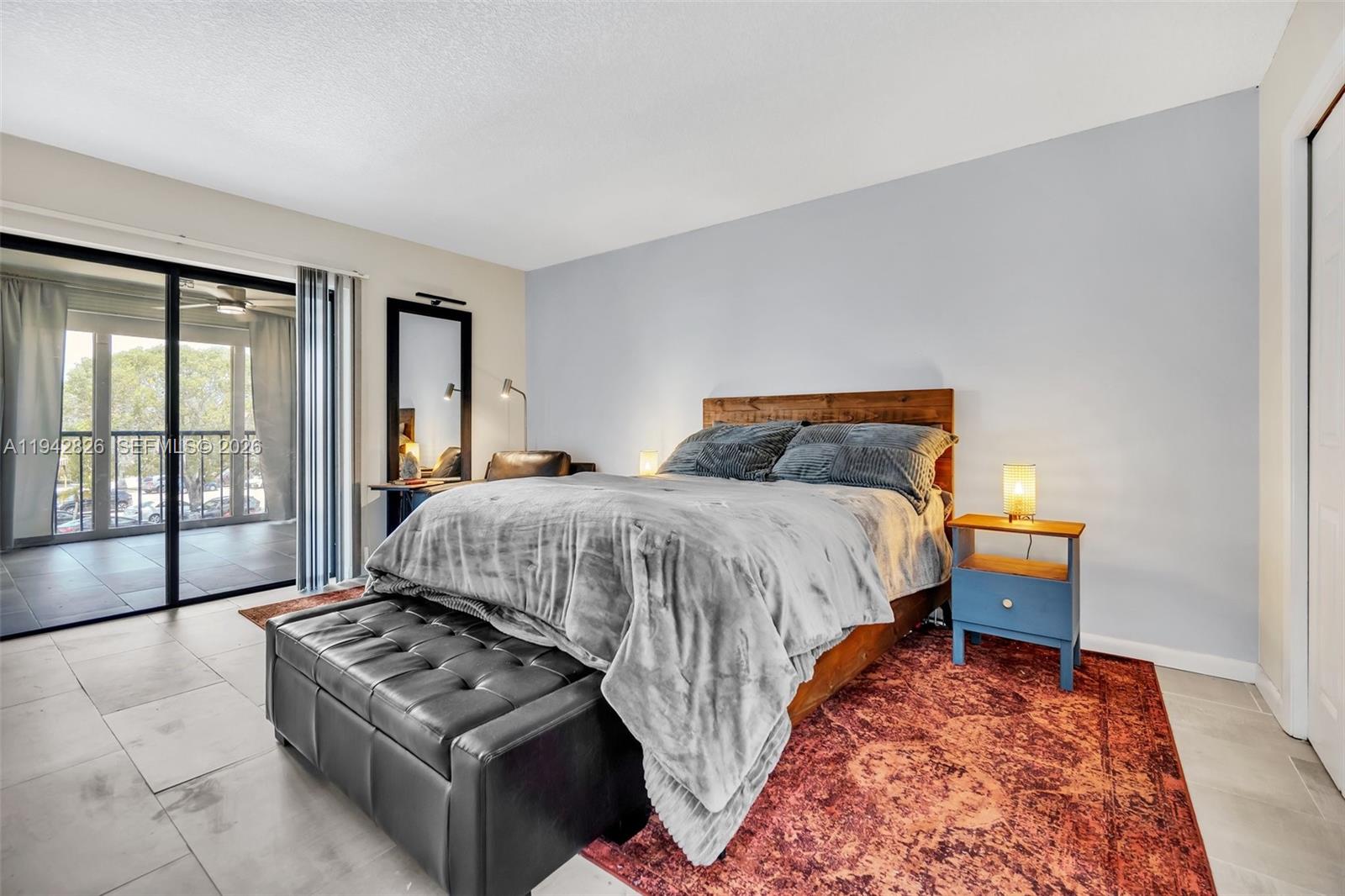 BUILDING EIGHT OF RACQUET - Residential