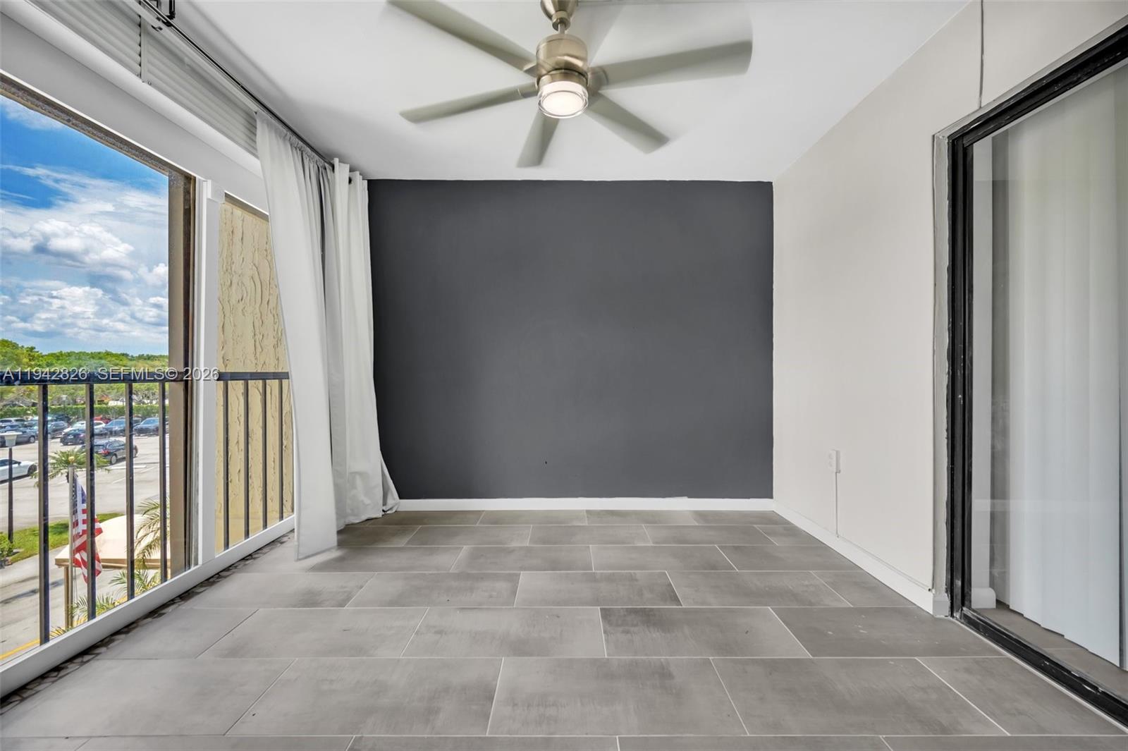 BUILDING EIGHT OF RACQUET - Residential