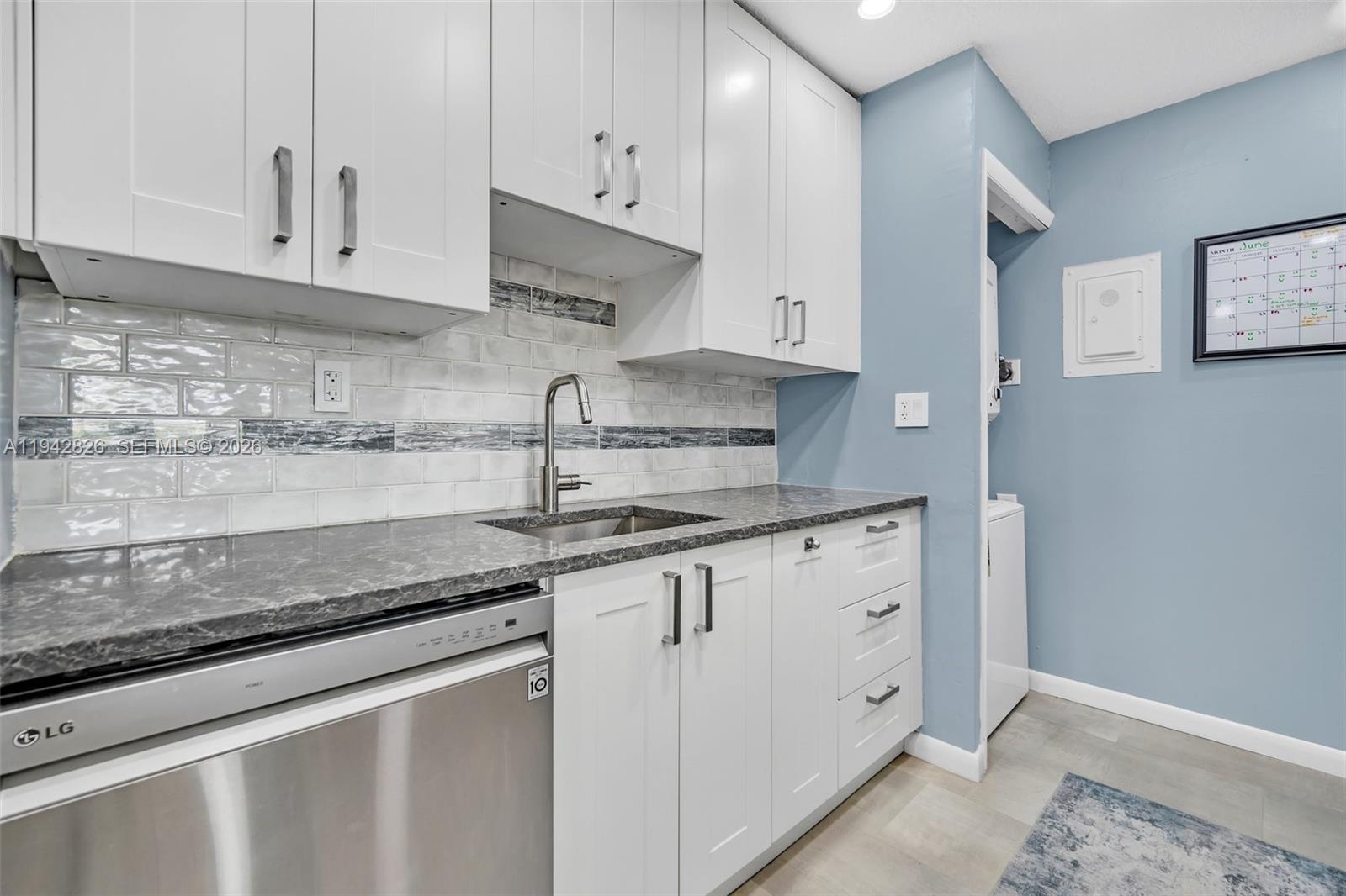 BUILDING EIGHT OF RACQUET - Residential