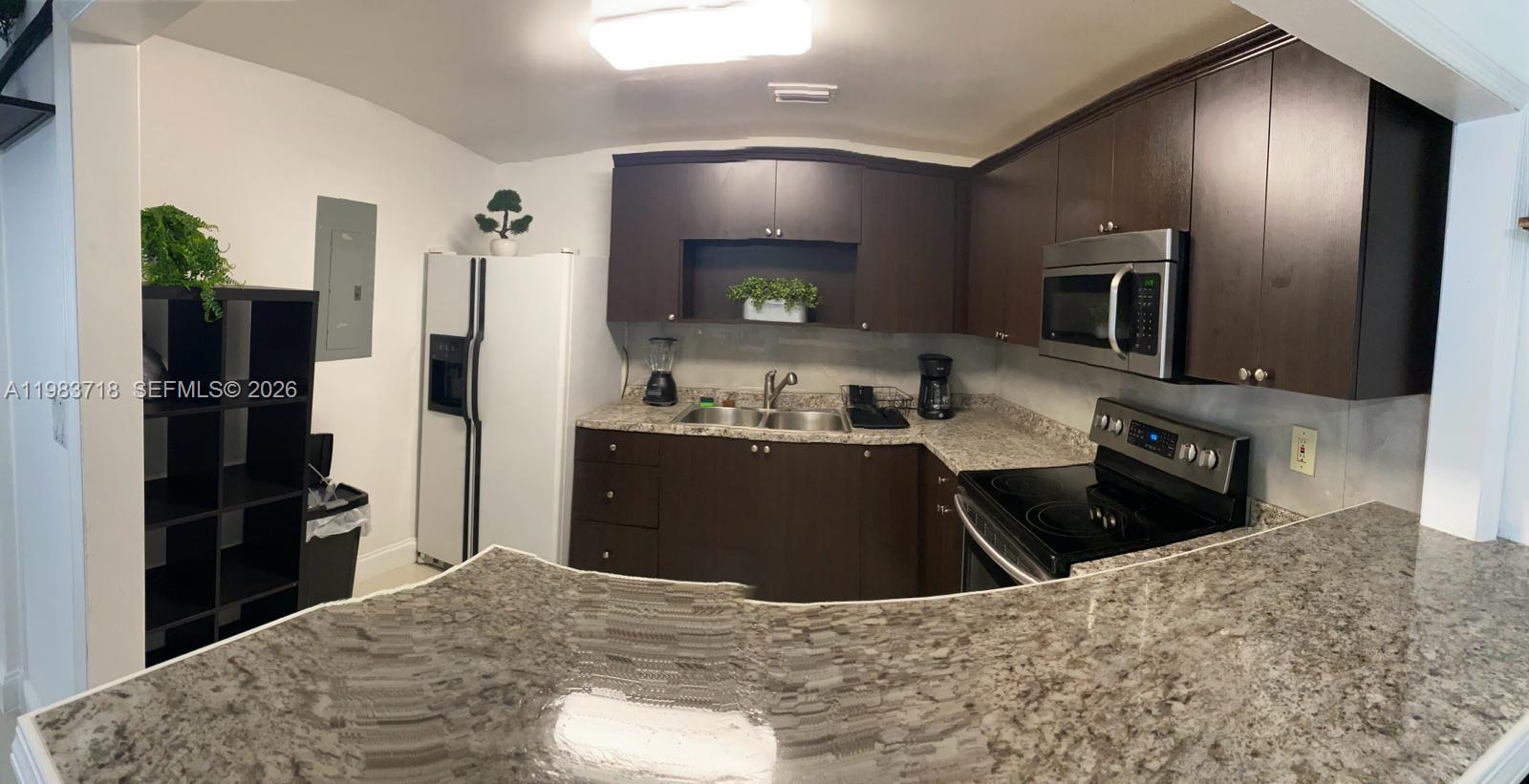 EUGENIA GROVES PARK - Residential