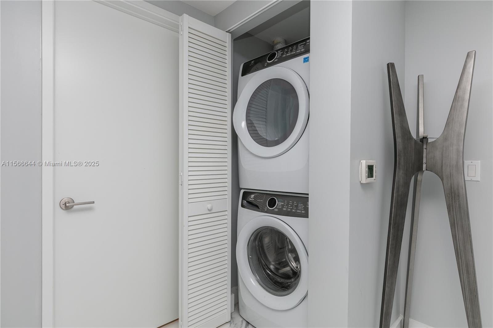 PARQUE TOWERS CONDO - Residential