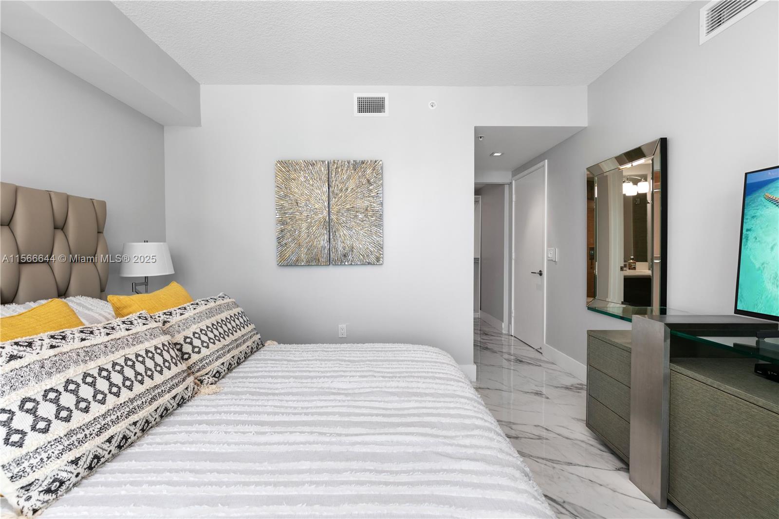 PARQUE TOWERS CONDO - Residential