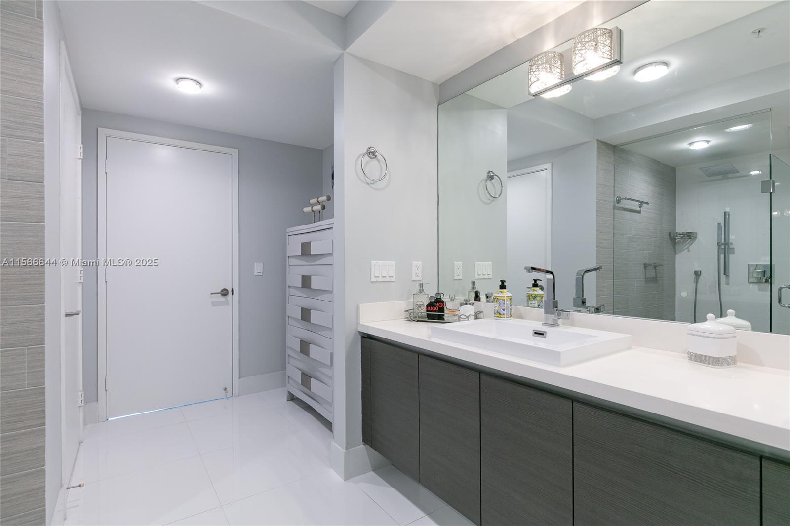 PARQUE TOWERS CONDO - Residential