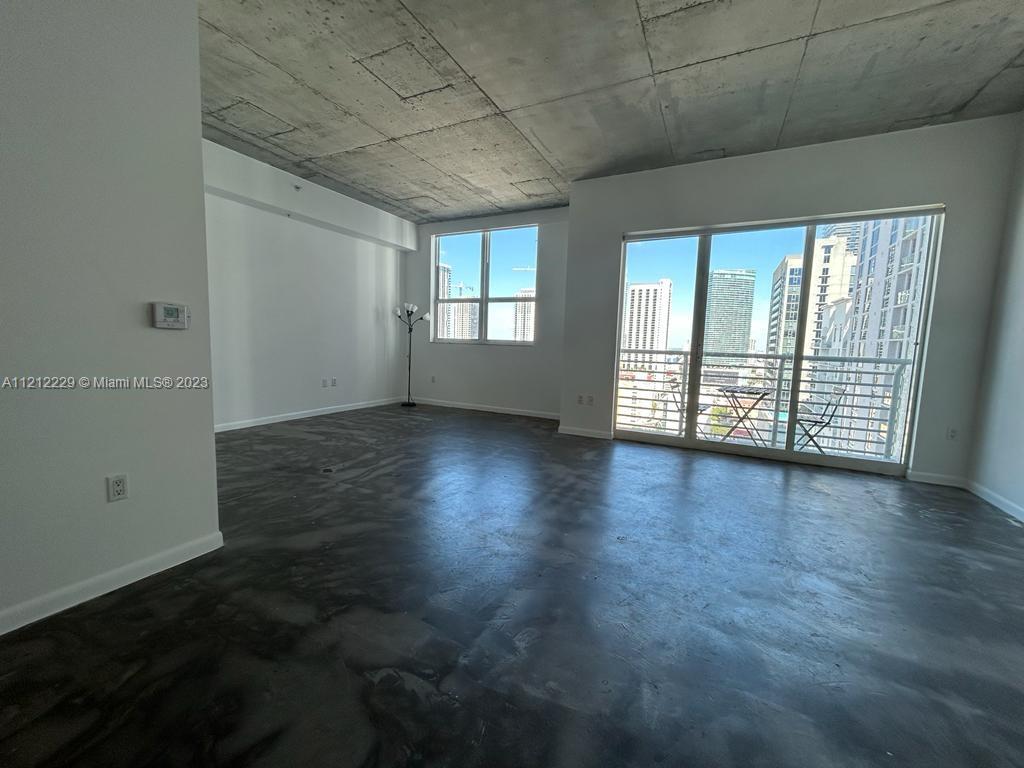 Photo 3 of 8 of listing fa6a49b2-619e-4d0b-858f-cf232a643cd1 condo