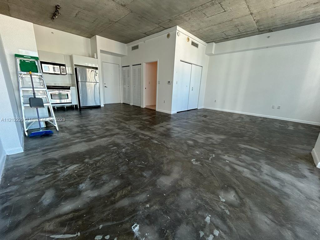 Photo 2 of 8 of listing fa6a49b2-619e-4d0b-858f-cf232a643cd1 condo