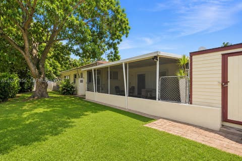Tiny photo for 425 S 15th Ave, Hollywood, FL 33020 (MLS # A12077556)