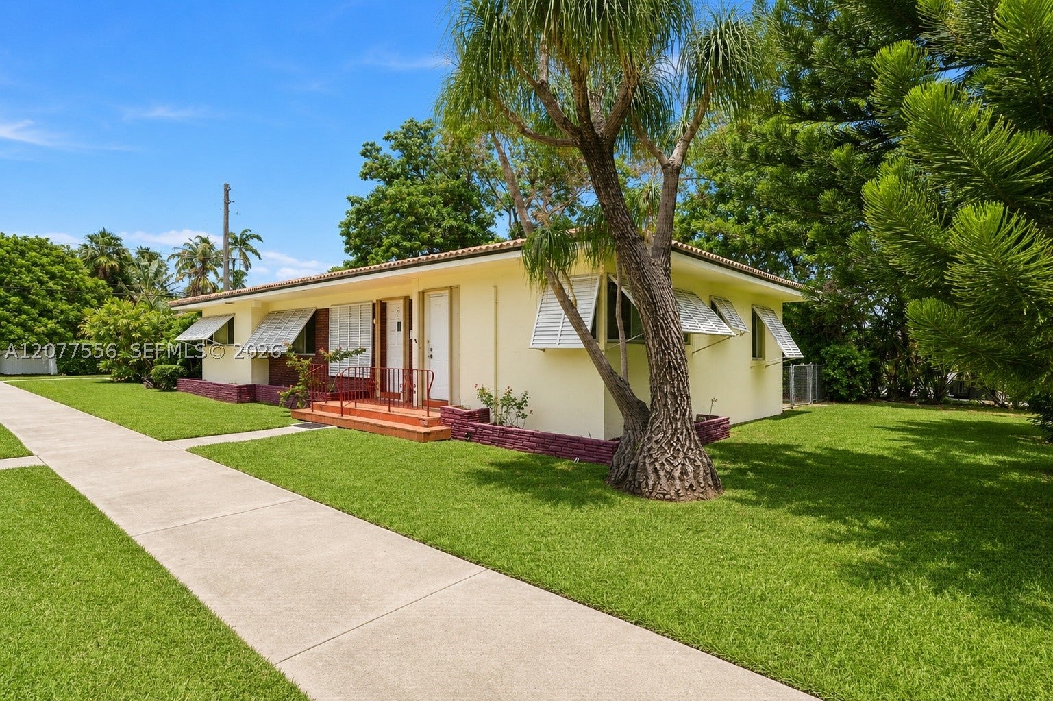 425 S 15th Ave
